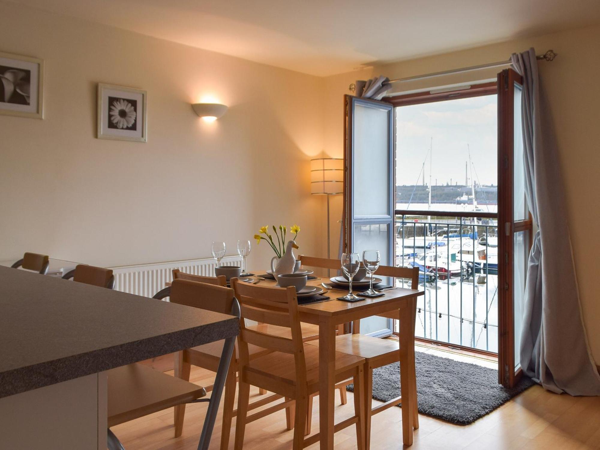 Sovereign House Milford Haven Exterior photo