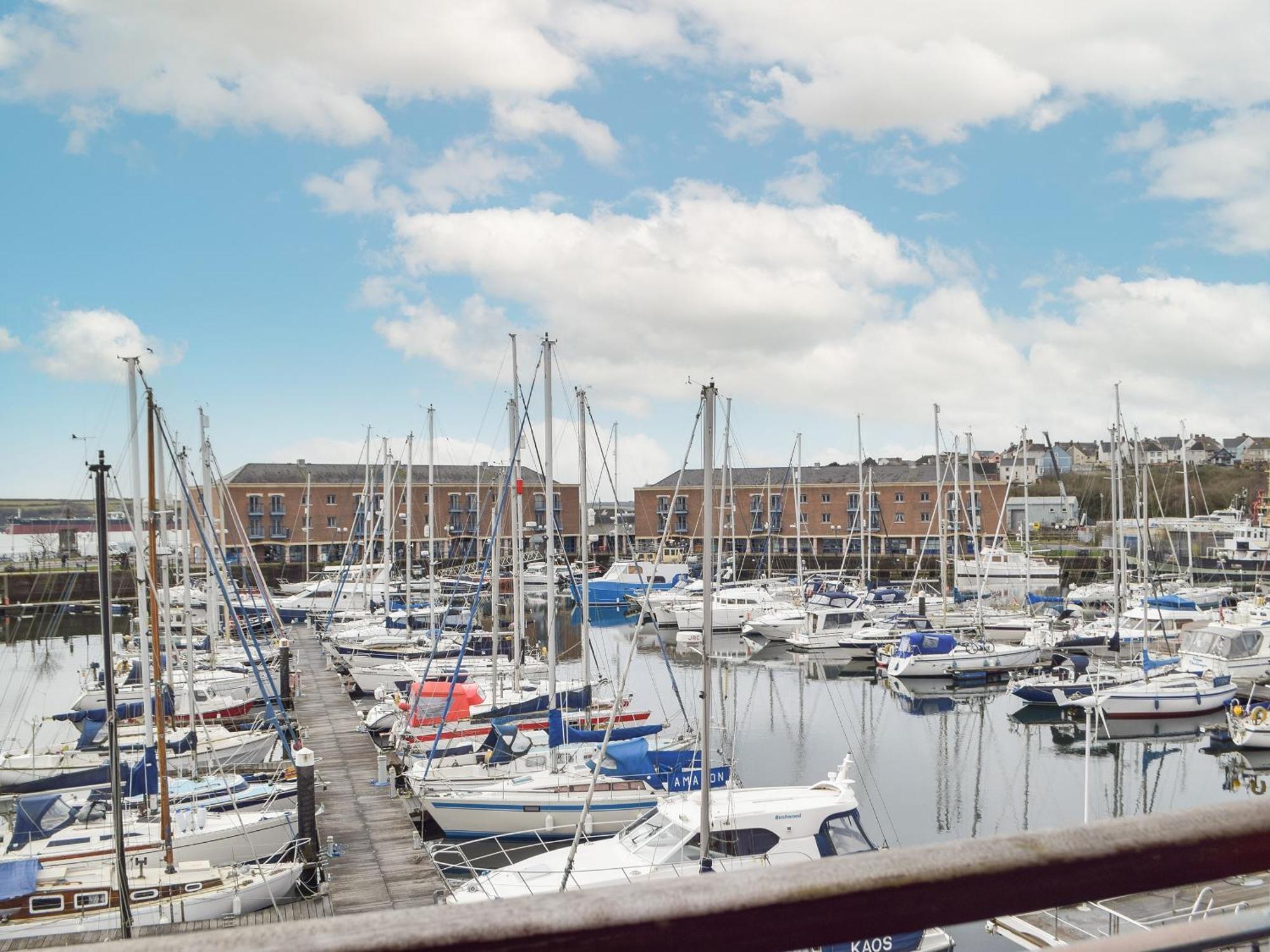 Sovereign House Milford Haven Exterior photo